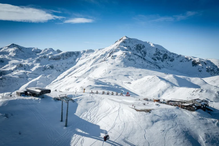 Panorama della cima e dello Chalet Il Rosso